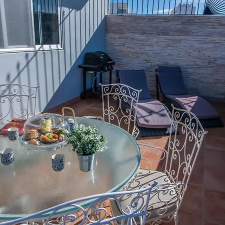 Francis Flats Modern Penthouse