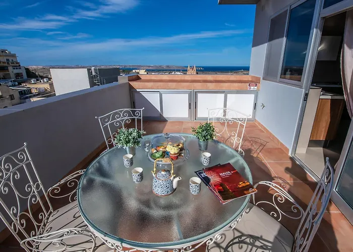 Francis Flats Modern Penthouse Apartment *