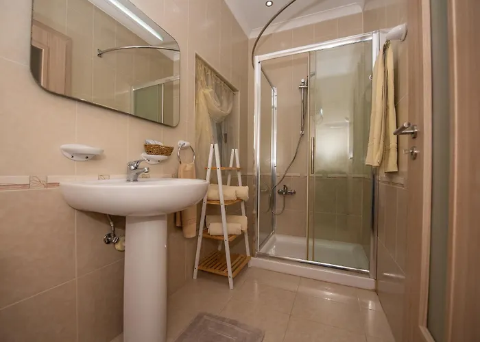 Francis Flats Modern Penthouse